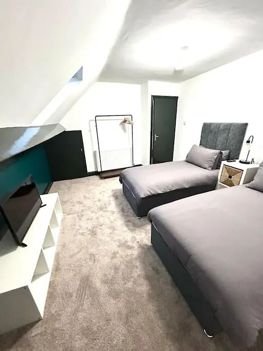 Luxurious Bridlington Villa Sleeps 13 0*,